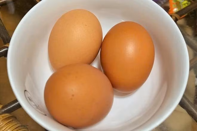 Trứng luộc là món ăn sáng giúp làm sạch gan. Ảnh: Thanh Thanh.