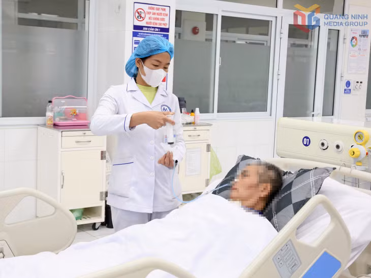 Điều dưỡng Bệnh viện Lão khoa -PHCN chăm sóc sức khỏe cho bệnh nhân.