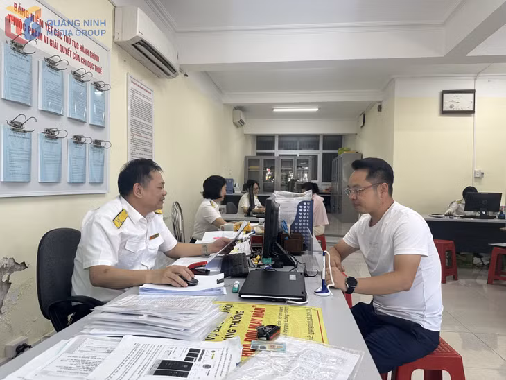 Thuế cơ sở 3 tỉnh Quảng Ninh hướng dẫn hộ kinh doanh cài đặt eTax Mobile. 
