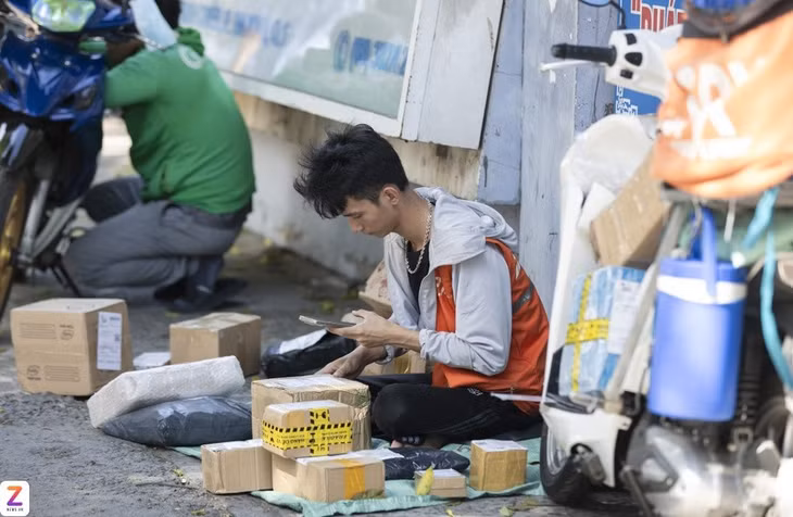 Gần 989 triệu sản phẩm được đặt mua trên 4 sàn TMĐT lớn trong 3 tháng. Ảnh: Phương Lâm.