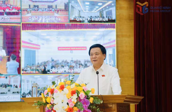 ĐBQH Nguyễn Xuân Thắng, Ủy viên Bộ Chính trị, Giám đốc Học viện Chính trị Quốc gia Hồ Chí Minh, Chủ tịch Hội đồng Lý luận Trung ương thông tin đến các cử tri về dự kiến nội dung, chương trình Kỳ họp thứ 10. 