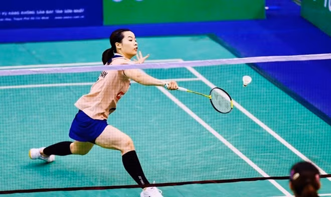 Tay vợt Nguyễn Thùy Linh đang có nguy cơ rời khỏi top 20 thế giới. Ảnh: Thanh Vũ