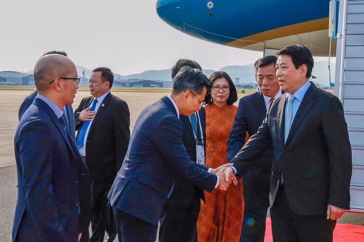 Chủ tịch nước Lương Cường đến Hàn Quốc, bắt đầu chương trình tham dự Tuần lễ Cấp cao APEC 2025. (Ảnh: Xuân Kỳ)