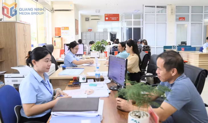 Giải quyết TTHC tại Trung tâm Phục vụ hành chính công xã Quảng Hà.