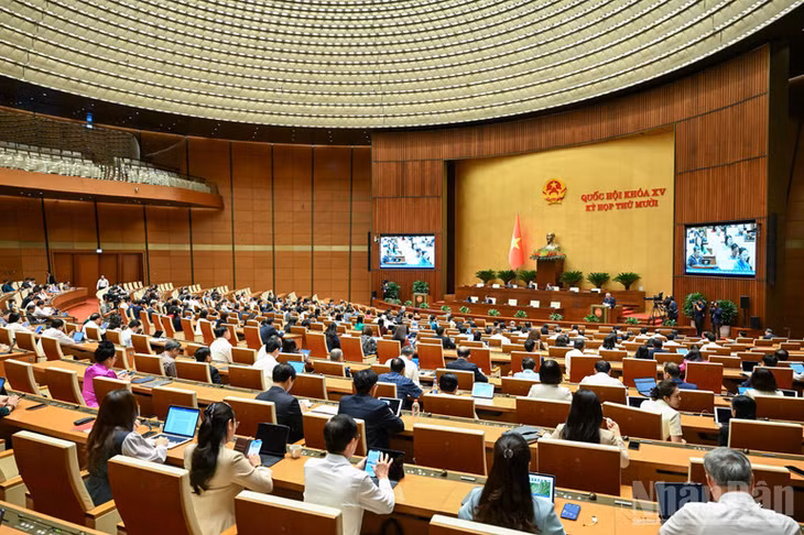 Quang cảnh phiên họp. (Ảnh: DUY LINH)