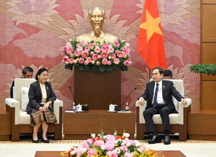 Chủ tịch Quốc hội Trần Thanh Mẫn tiếp Chánh án Tòa án nhân dân tối cao Lào Vienthong Siphandone. (Ảnh: DUY LINH)