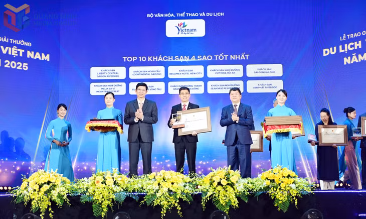 Khách sạn Sài Gòn Hạ Long được vinh danh ở hạng mục “Top 10 khách sạn 4 sao tốt nhất”.