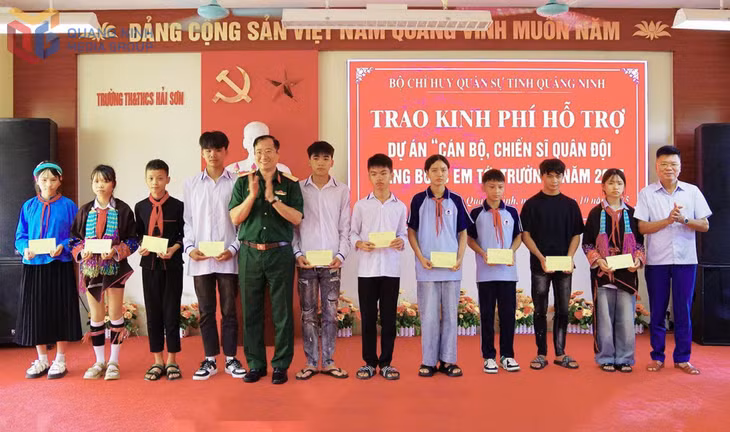 Bộ CHQS tỉnh tổ chức trao kinh phí hỗ trợ của dự án 