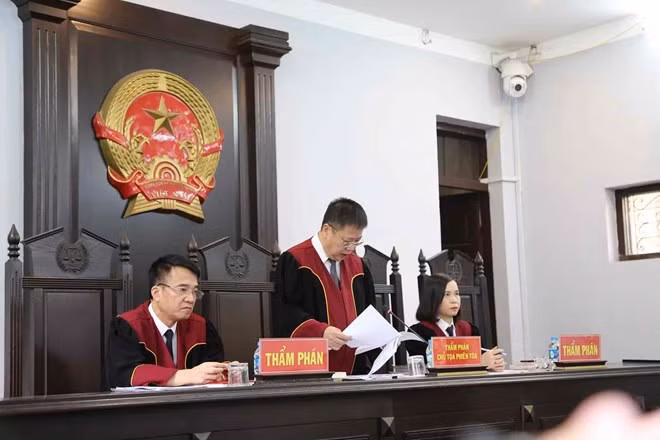 Phiên toà xét xử vụ gà lôi trắng. Ảnh: Hoà Nguyễn