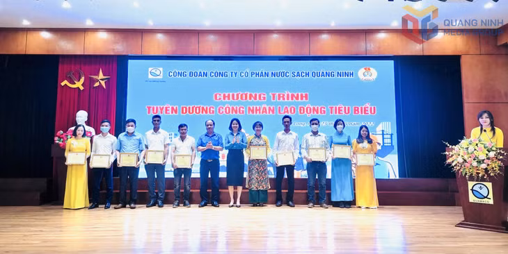 Hàng năm, Công đoàn Công ty CP Nước sạch Quảng Ninh đều tổ chức tuyên dương công nhân lao động tiêu biểu.