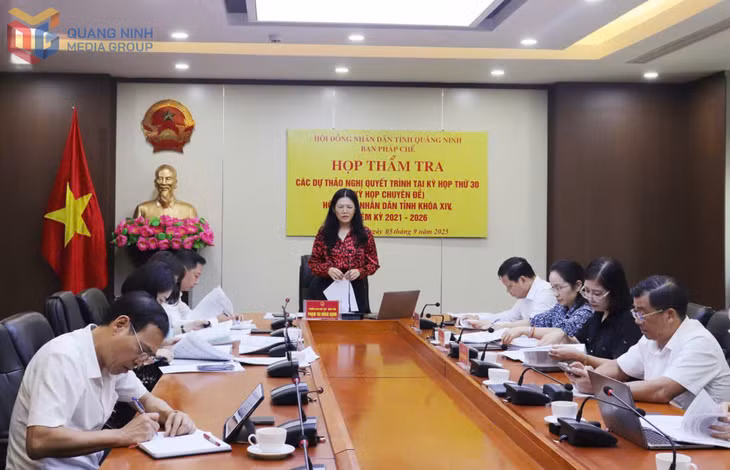 Ban Pháp chế HĐND tỉnh thẩm tra các tờ trình, dự thảo nghị quyết trình tại Kỳ họp thứ 30 HĐND tỉnh khóa XIV, nhiệm kỳ 2021-2026.