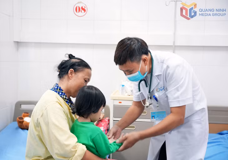 Bệnh nhi được điều trị tại Bệnh viện Sản nhi Quảng Ninh.