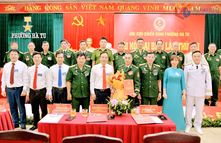 Ban Chấp hành Hội CCB phường Hà Tu, nhiệm kỳ 2025 - 2030 ra mắt. Ảnh: CCB phường Hà Tu cung cấp
