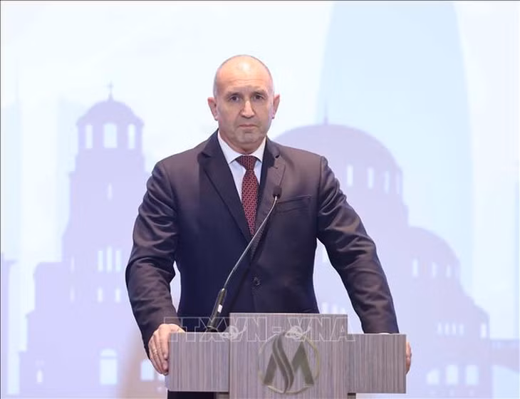 Tổng thống Bulgaria Rumen Radev phát biểu tại Diễn đàn Doanh nghiệp Việt Nam - Bulgaria - Ảnh: TTXVN