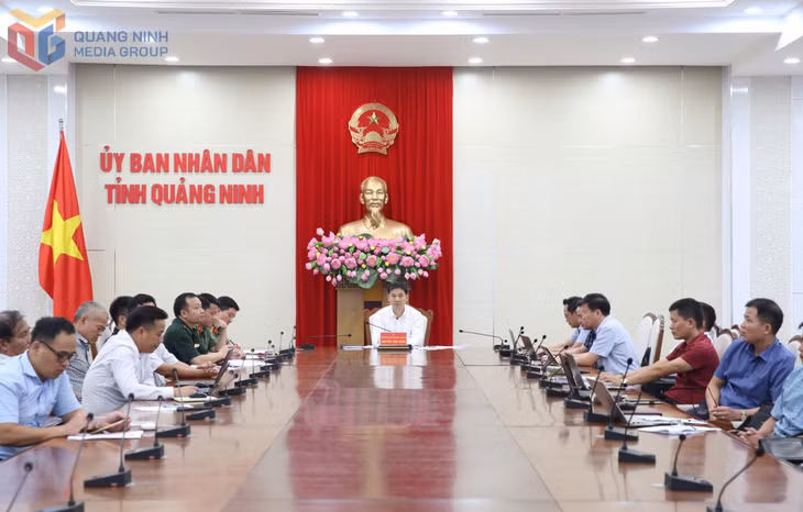  Đồng chí Nguyễn Văn Công, Phó Chủ tịch UBND tỉnh cùng các sở, ngành liên quan tham dự tại điểm cầu Quảng Ninh.
