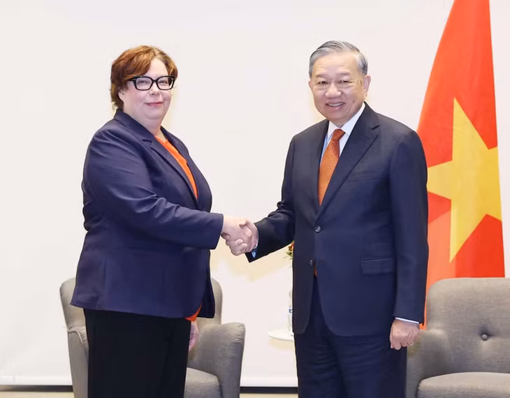 Tổng Bí thư Tô Lâm tiếp Chủ tịch Đảng Cộng sản Phần Lan Tiina Sandberg. (Ảnh: Thống Nhất/TTXVN)