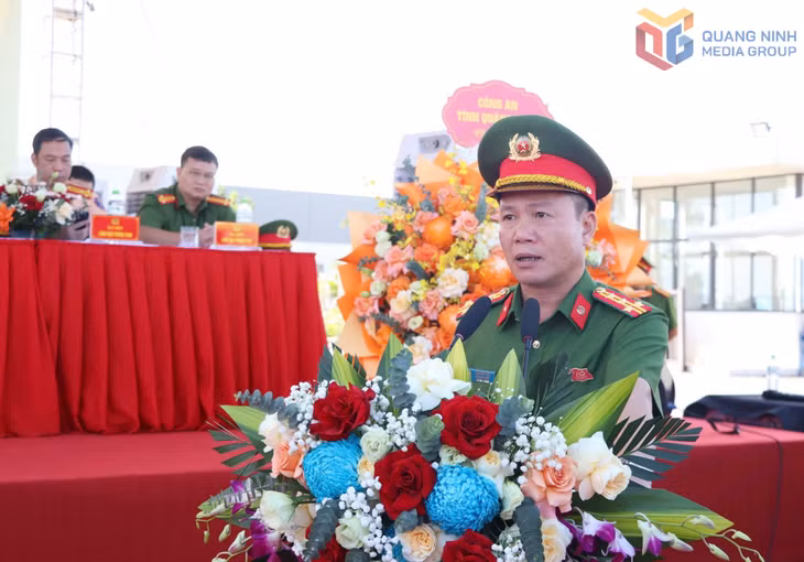 Đại tá Lê Hồng Vân, Phó Giám đốc Công an tỉnh phát biểu tại Hội thi.