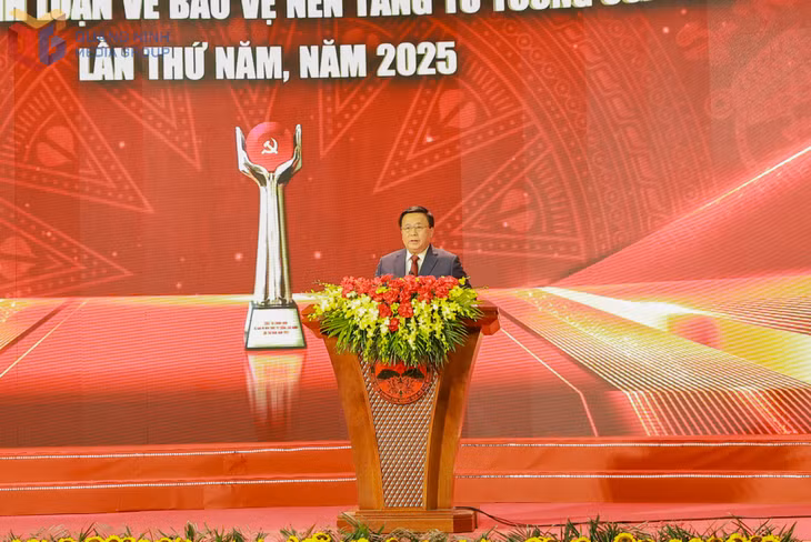 đồng chí Nguyễn Xuân Thắng, Ủy viên Bộ Chính trị, Giám đốc Học viện Chính trị quốc gia Hồ Chí Minh, Chủ tịch Hội đồng Lý luận Trung ương, Phó Trưởng ban Chỉ đạo 35 Trung ương, Trưởng Ban Chỉ đạo Cuộc thi 