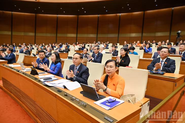 Các đại biểu Quốc hội tham dự phiên họp. (Ảnh: THỦY NGUYÊN)
