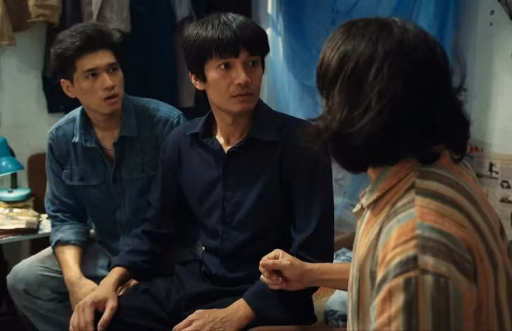 Ra mắt cùng thời điểm bom tấn Hollywood, Truy tìm long diên hương cũng thuộc thể loại hành động, song lồng ghép thêm yếu tố hài. Dự án quy tụ dàn diễn viên với những cái tên quen thuộc thời gian gần đây như Quang Tuấn, Ma Ran Đô. Chuyện phim xoay quanh sự kiện báu vật làng biển Long Diên Hương bị đánh cắp, mở ra cuộc hành trình truy tìm kịch tính.