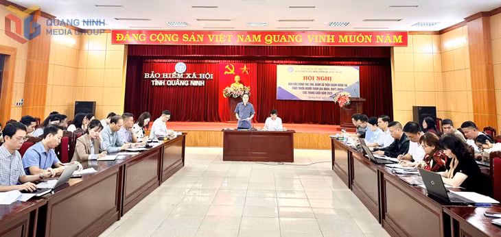 Lãnh đạo BHXH tỉnh Quảng Ninh phát biểu chỉ đạo tại hội nghị.