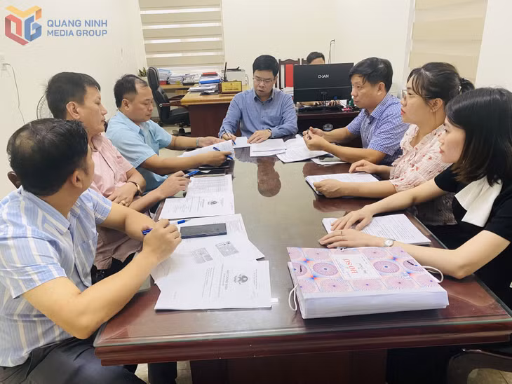 Tổ công tác triển khai Chiến dịch 90 ngày làm giàu, làm sạch cơ sở dữ liệu quốc gia về đất đai của phường Hiệp Hòa họp kiểm điểm thực hiện tiến độ.