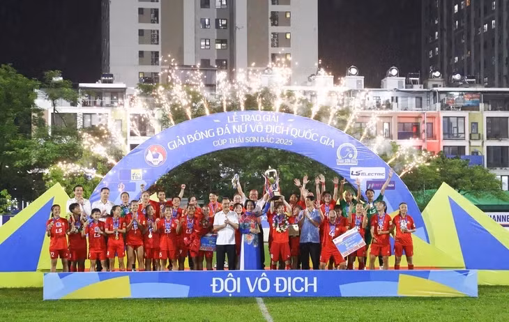 CLB nữ TP.HCM I đăng quang chức vô địch quốc gia 2025 - Ảnh: VFF