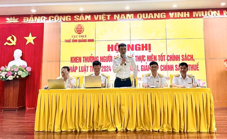 Thuế tỉnh Quảng Ninh đối thoại trực tiếp, giải đáp vướng mắc của người nộp thuế về chính sách thuế.