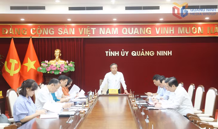 Đồng chí Vũ Đại Thắng, Ủy viên Trung ương Đảng, Bí thư Tỉnh ủy, Trưởng Đoàn ĐBQH tỉnh, kết luận cuộc họp.