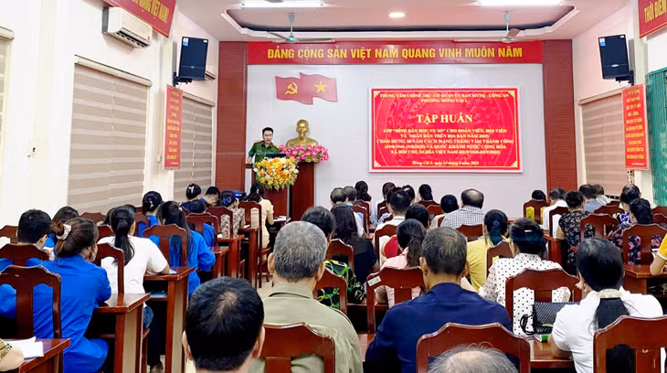 Tập huấn “Bình dân học vụ số” cho đoàn viên, hội viên, nhân dân trên địa bàn.