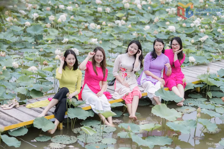 Không gian mang dáng dấp làng quê níu chân du khách.