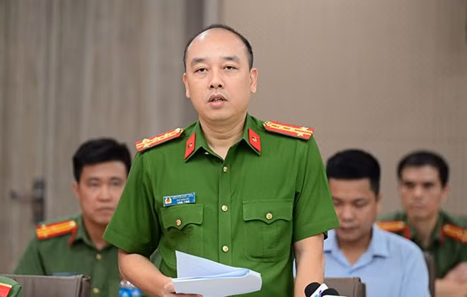 Phó Giám đốc Công an Hà Nội - Đại tá Nguyễn Đức Long tại họp báo. Ảnh: Quang Việt