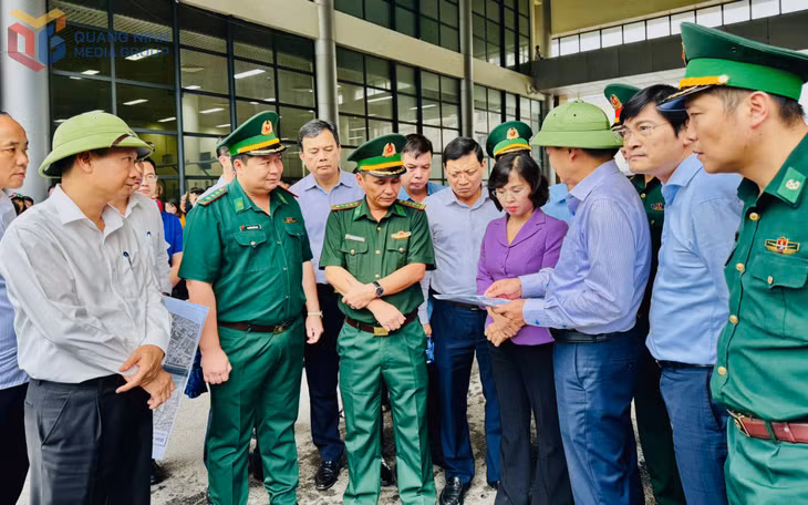 Đồng chí Trịnh Thị Minh Thanh, Phó Bí thư Thường trực Tỉnh ủy, Chủ tịch HĐND tỉnh, khảo sát quy hoạch cửa khẩu thông minh tại Cửa khẩu quốc tế Móng Cái.