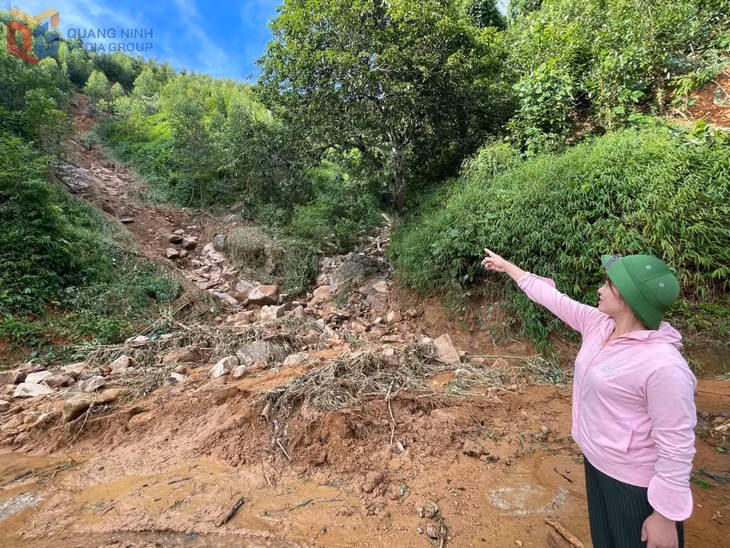 Do mưa lớn đã khiến cho nhiều điểm tại các thôn của xã Tiên Yên bị sạt lở, ảnh hưởng đến cuộc sống của người dân.