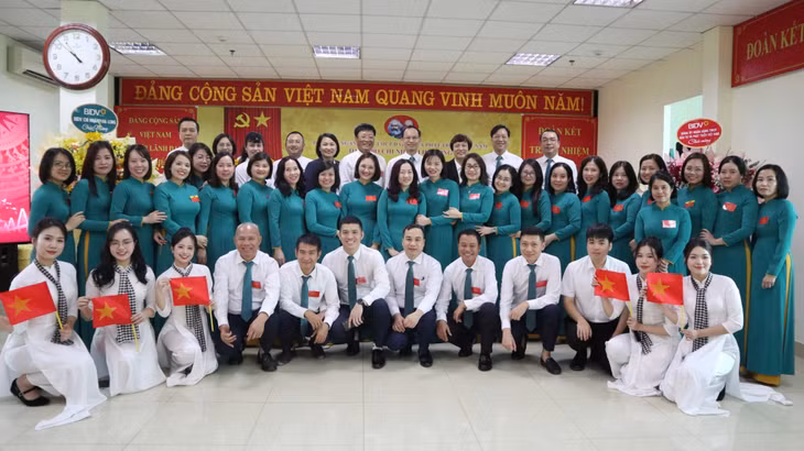 Chụp ảnh lưu niệm tại Đại hội Đảng Bộ BIDV Chi nhánh Hạ Long nhiệm kỳ 2025-2030.