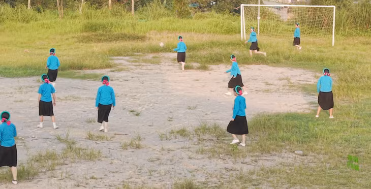 Về Bình Liêu xem bóng đá nữ