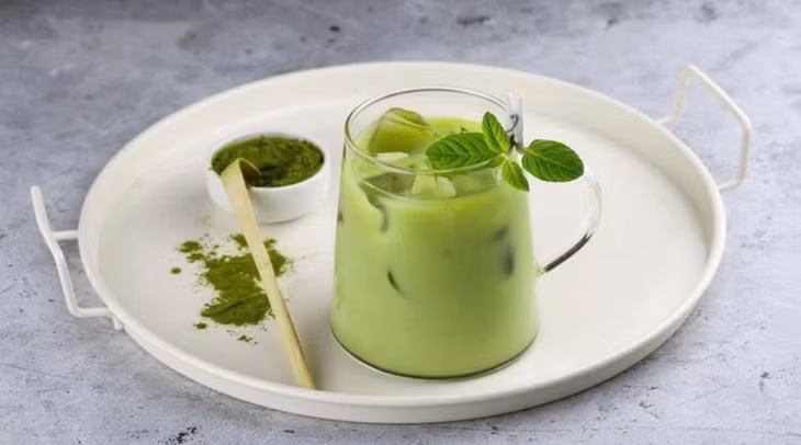 Một ly matcha mát lạnh cũng giúp bạn có thêm "doping" trong ngày bận rộn - Ảnh minh họa