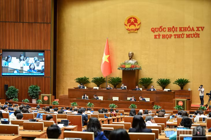 Quang cảnh phiên thảo luận ở hội trường sáng 28/10. (Ảnh: DUY LINH)