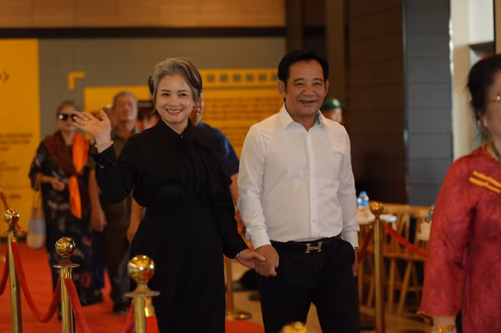 Nghệ sĩ Ưu tú Tiến Quang và Nghệ sĩ Nhân dân Thu Quế.