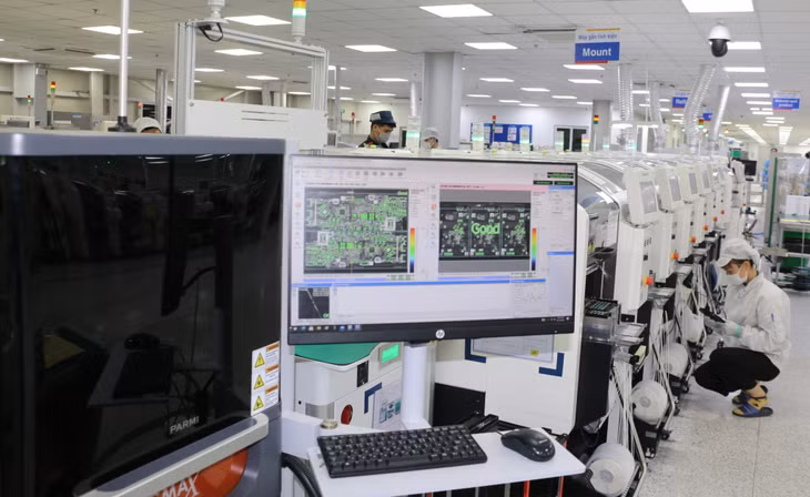 Sản xuất linh kiện điện tử tại Công ty TNHH Competition Team Technology (KCN Đông Mai).
