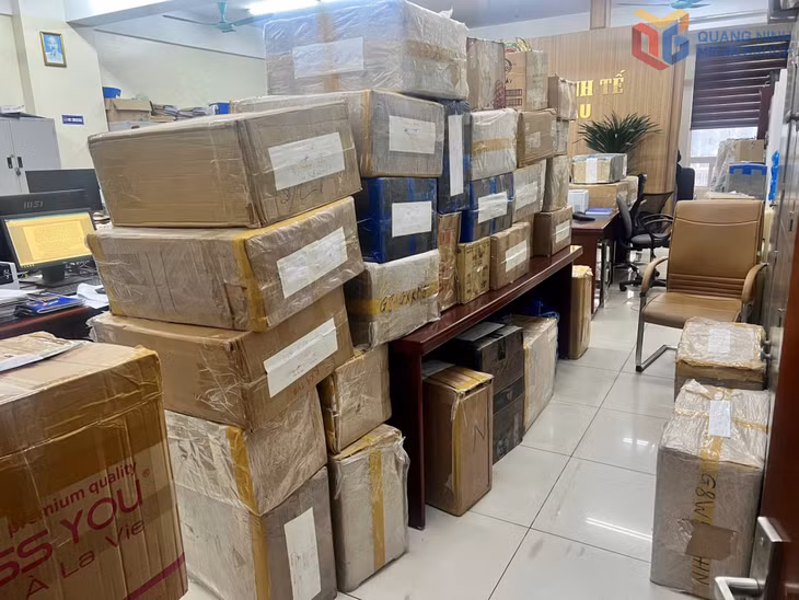 Tang vật thu giữ của các đối tượng buôn bán thuốc lá lậu tại thời điểm kiểm tra, bắt giữ cuối năm 2024. Ảnh: Hồng Việt