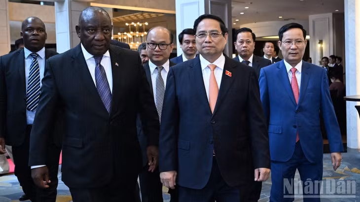 Thủ tướng Chính phủ Phạm Minh Chính và Tổng thống Cộng hòa Nam Phi Matamela Cyril Ramaphosa dự Diễn đàn Doanh nghiệp Việt Nam-Nam Phi. (Ảnh: Trần Hải)