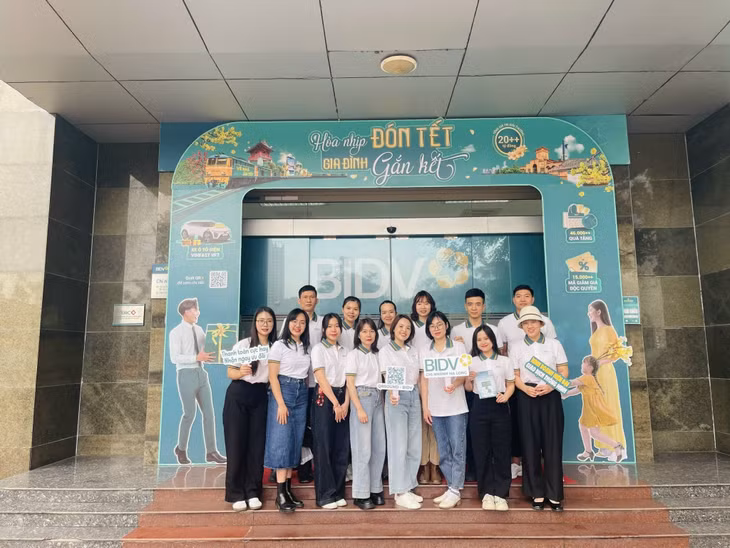 Chi đoàn cơ sở BIDV Hạ Long ra quân kickoff chiến dịch QRsound tiểu thương.