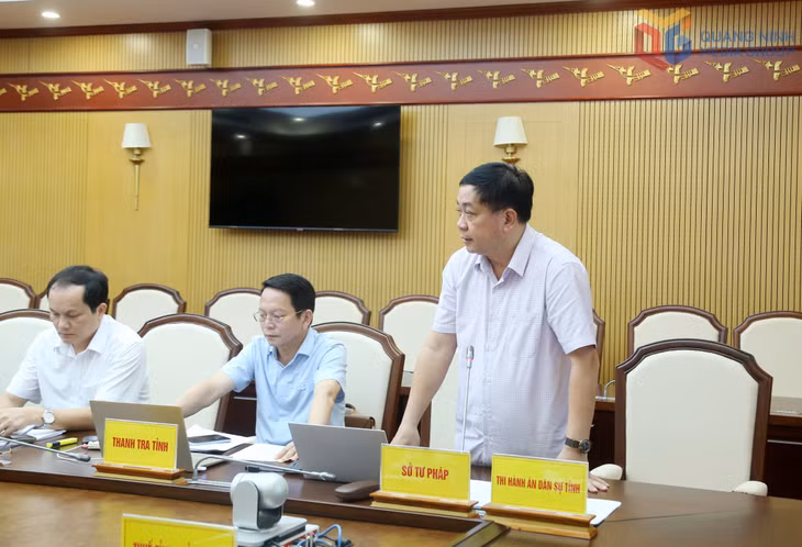 Đồng chí Mai Vũ Tuấn, Giám đốc Sở Tư pháp phát biểu tại hội nghị.