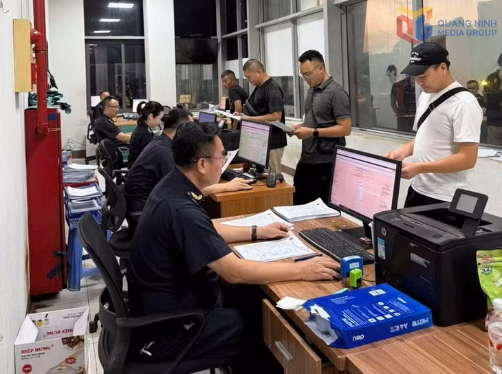 Hải quan cửa khẩu quốc tế Móng Cái triển khai Hệ thống quản lý phương tiện vận tải đường bộ đối với các doanh nghiệp và đại lý vận tải.