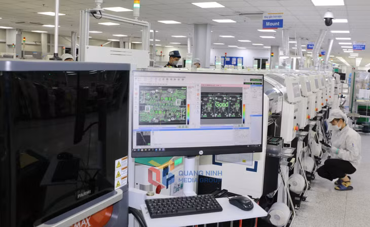 Sản xuất linh kiện điện tử tại Công ty TNHH Competition Team Technology (KCN Đông Mai).