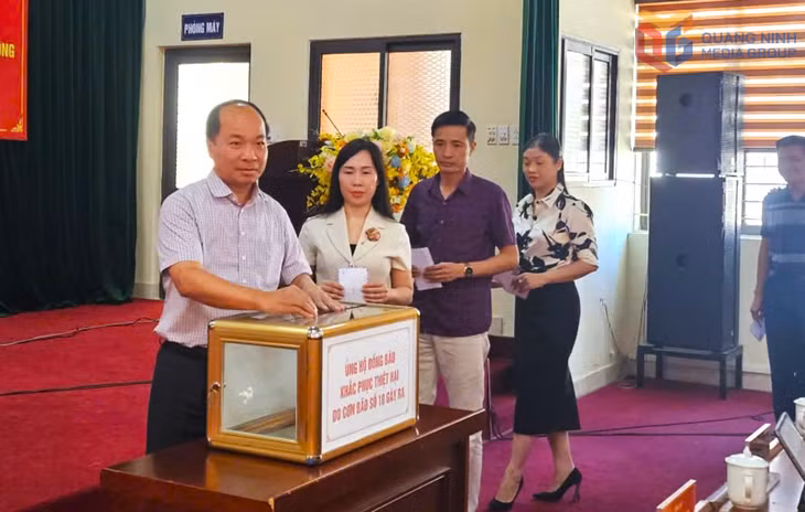 Ngay trong sáng nay, phường Bãi Cháy đã quyên góp được 300 triệu động ủng hộ đồng bào vùng lũ. 