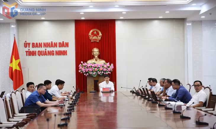 Đồng chí Nguyễn Văn Công, Phó Chủ tịch UBND tỉnh, cùng các sở, ngành liên quan tham dự tại điểm cầu Quảng Ninh.