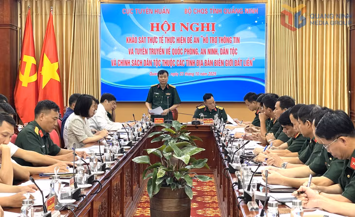 Lãnh đạo phòng Thông tấn - Báo chí, Cục Tuyên huấn Cục Tuyên huấn (Bộ Quốc phòng) phát biểu tại hội nghị.
