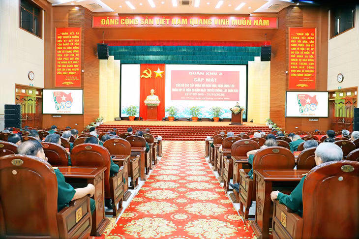 Quang cảnh gặp mặt.